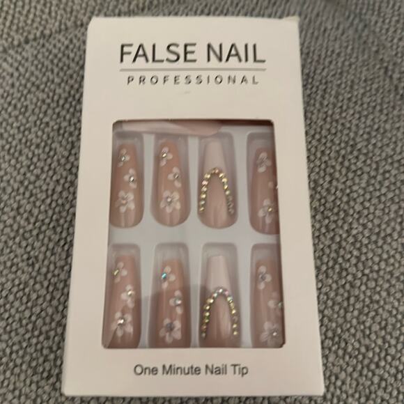 24 pcs Flower Rhinestone French White Long Press On Nails New - Picture 2 of 5